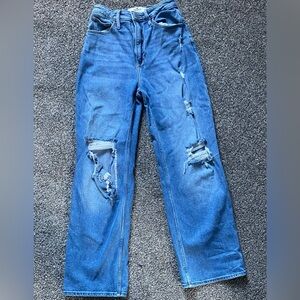 Hollister California Curvy Ulra High-Rise Dad Jean 0S
W24 L29 Distressed